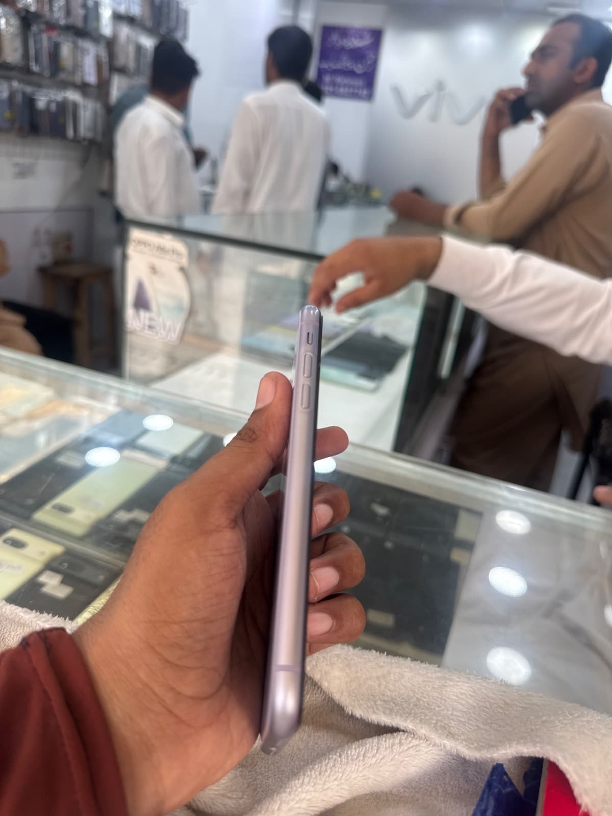 Apple iPhone 11 128GB in Purple — photo 4