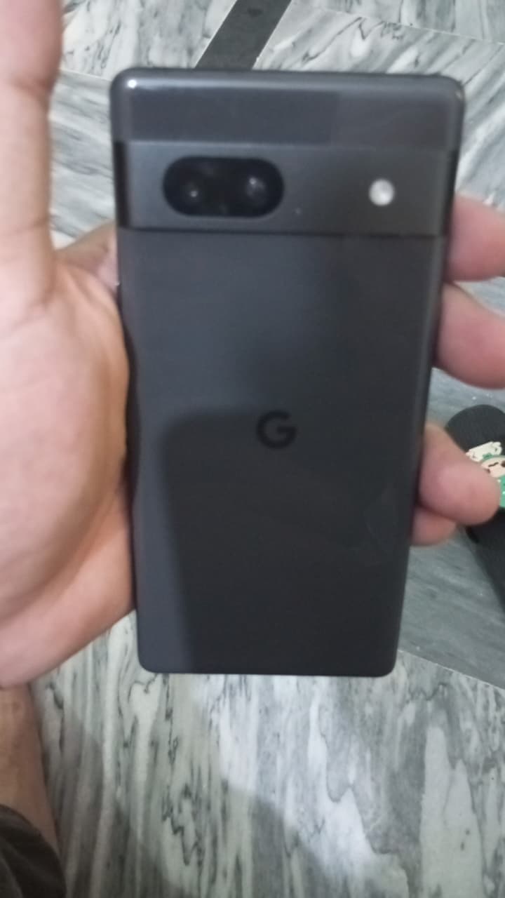 Google Pixel 7a 8GB / 128GB in Charcoal — photo 2