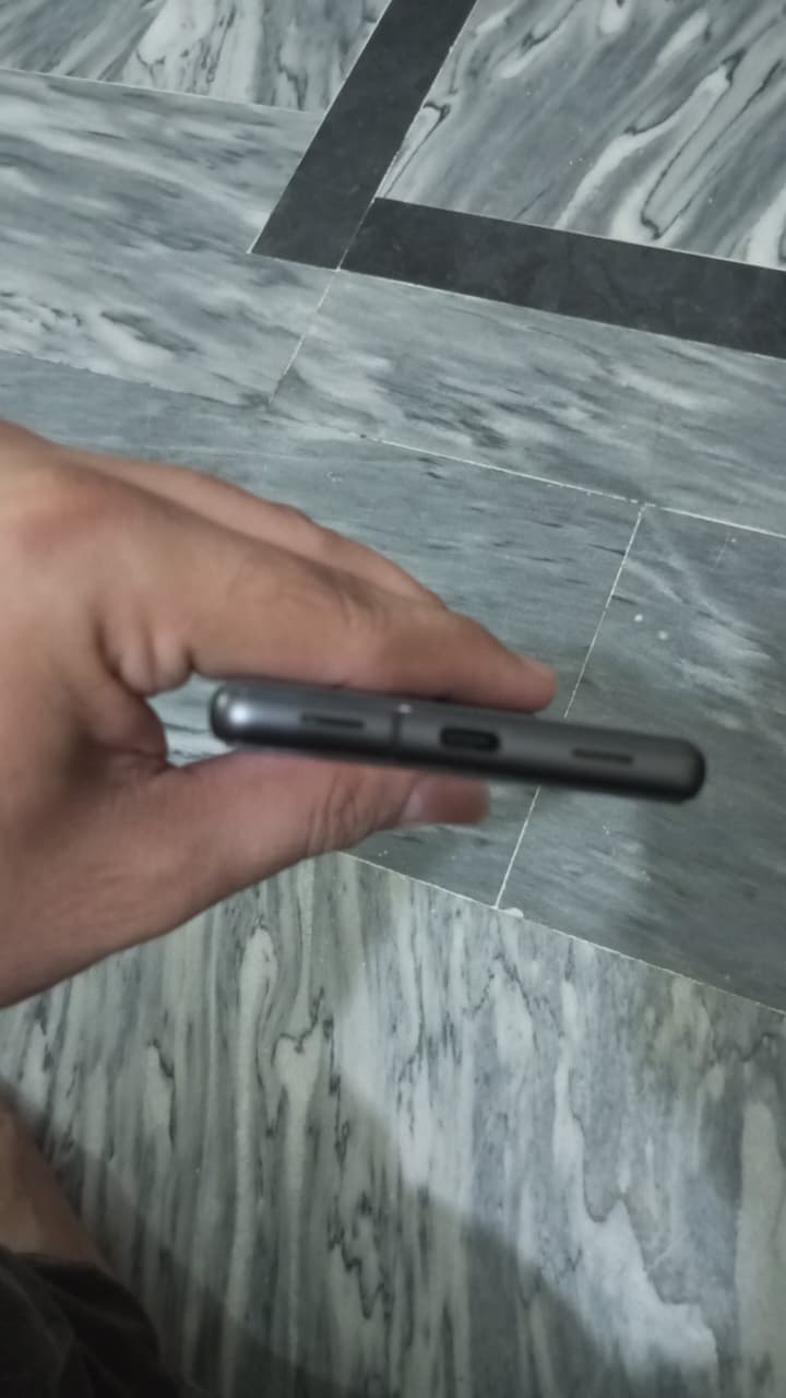 Google Pixel 7a 8GB / 128GB in Charcoal — photo 3