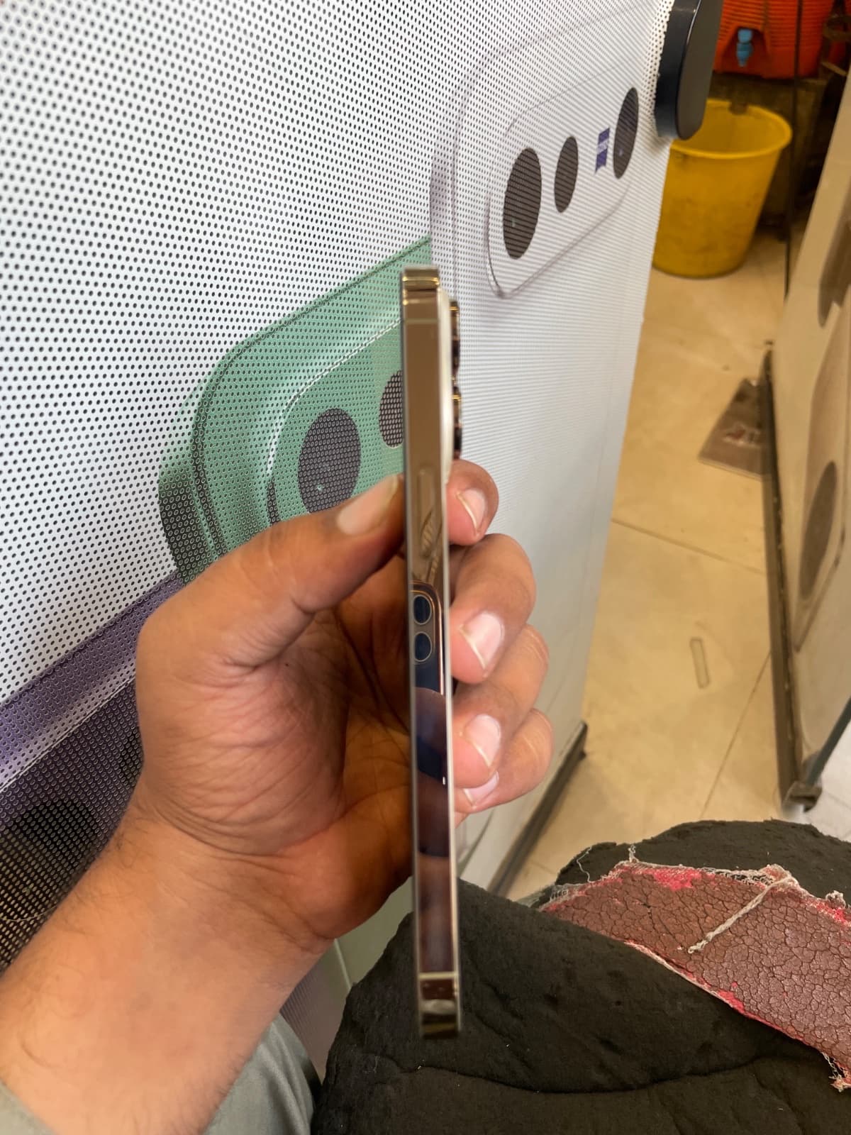 Apple iPhone 14 Pro Max 256GB in Gold — photo 2