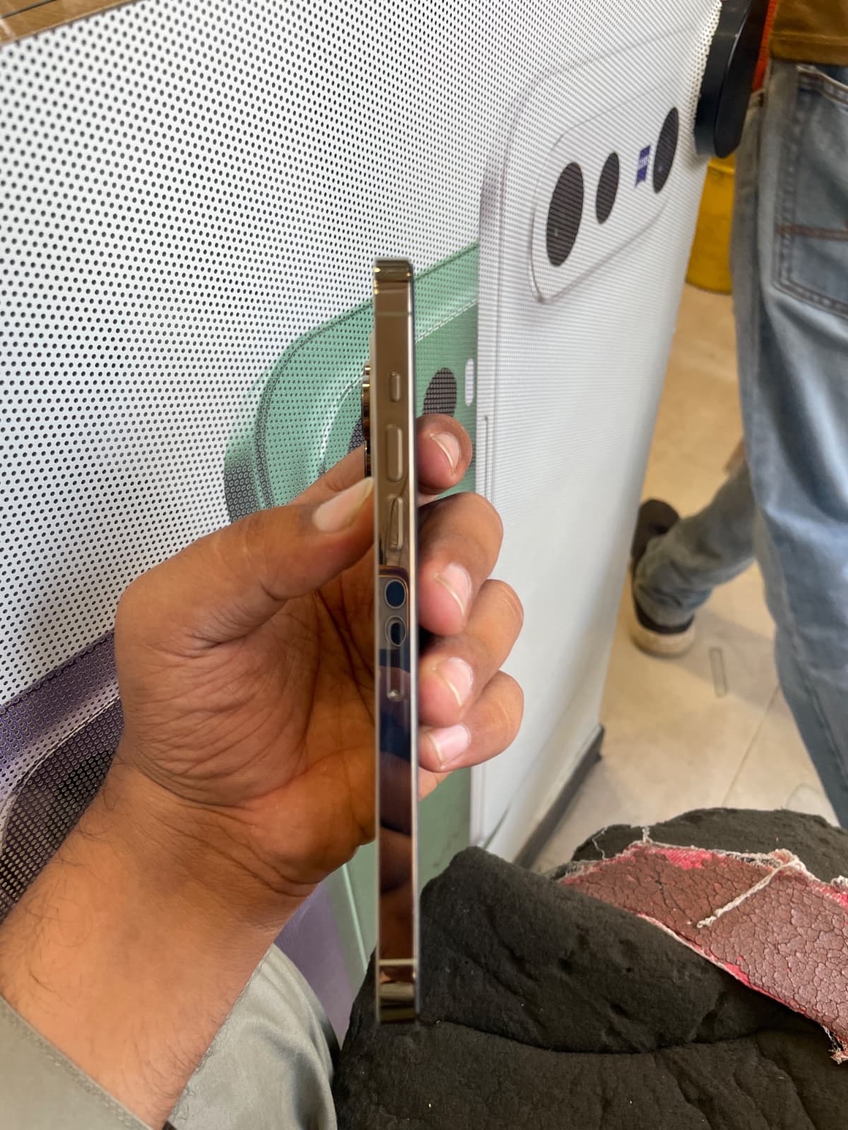 Apple iPhone 14 Pro Max 256GB in Gold — photo 3