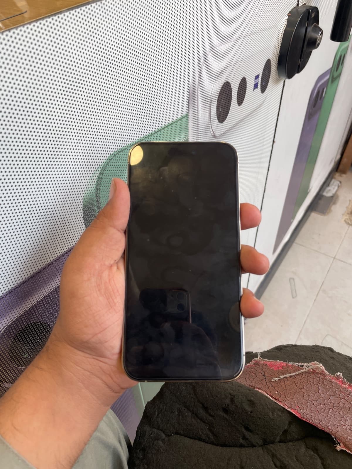 Apple iPhone 14 Pro Max 256GB in Gold — photo 4