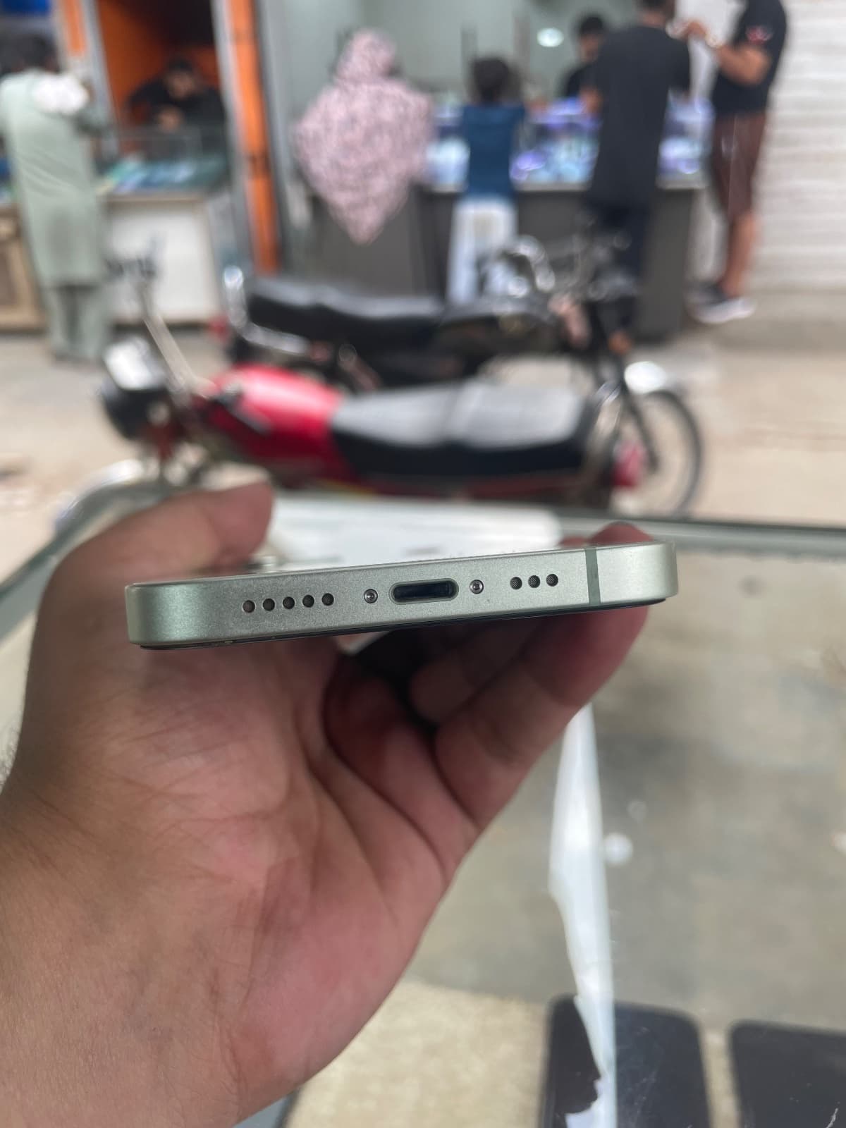 Apple iPhone 12 128GB in Green — photo 3
