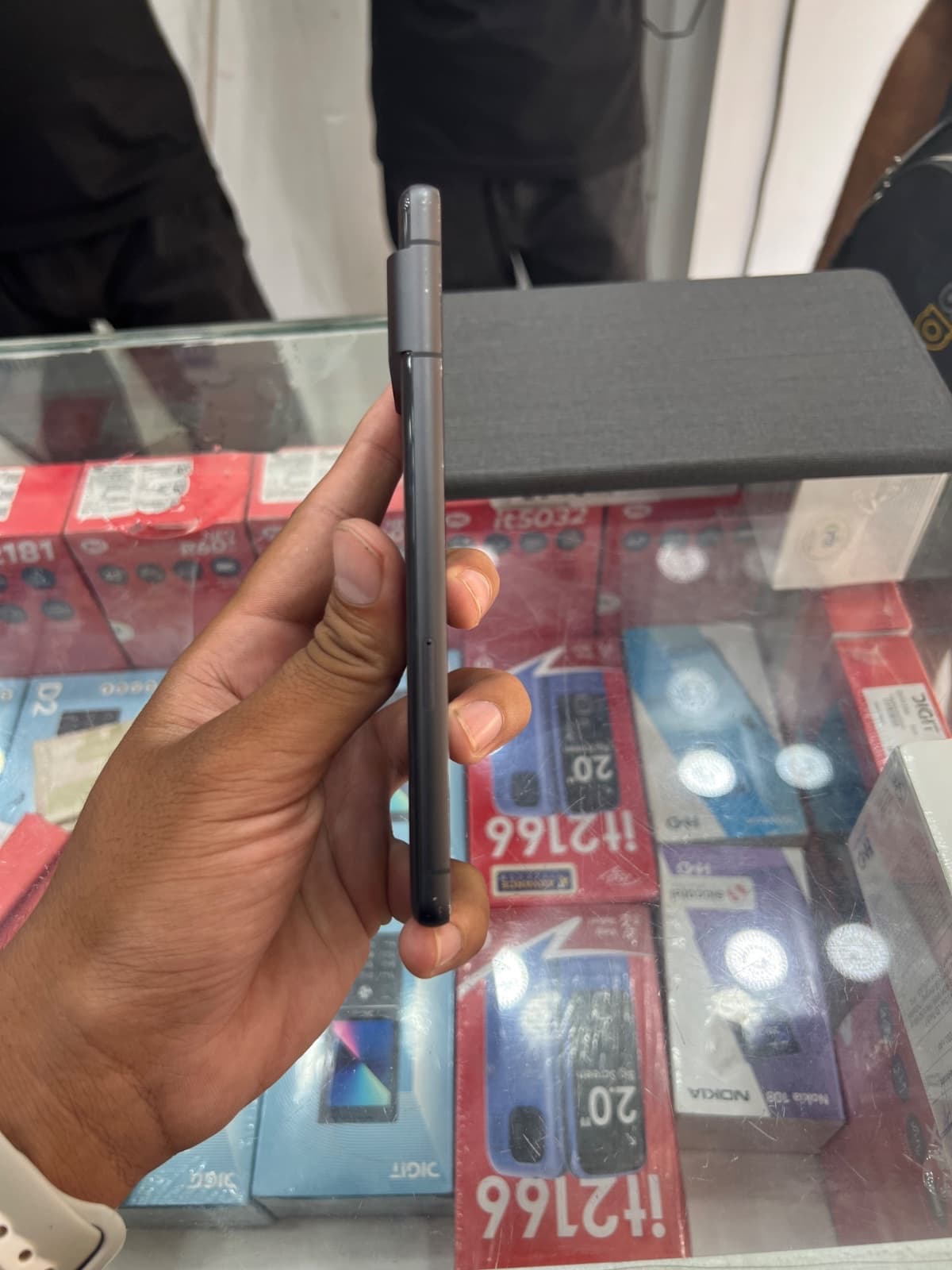 Google Pixel 7 8GB / 128GB in Obsidian — photo 3