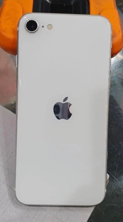 iPhone SE (2020) · 64GB
