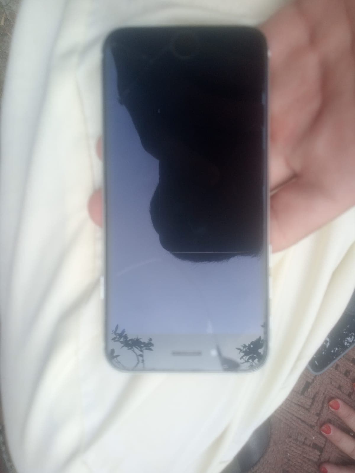 Apple iPhone SE (2020) 64GB in White — photo 2
