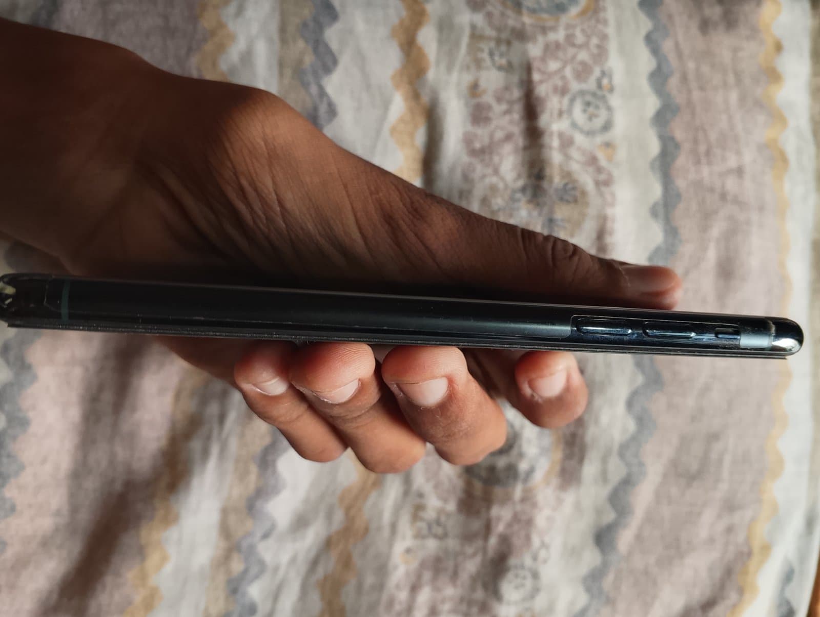 Apple iPhone 11 Pro Max 256GB in Midnight Green — photo 2