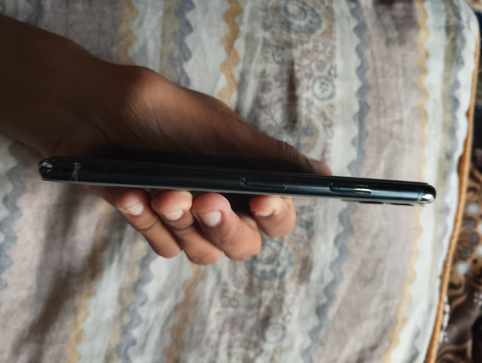 Apple iPhone 11 Pro Max 256GB in Midnight Green — photo 3