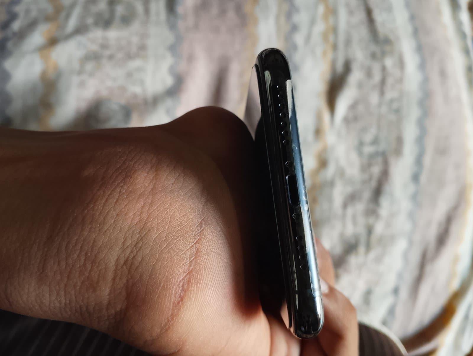 Apple iPhone 11 Pro Max 256GB in Midnight Green — photo 4