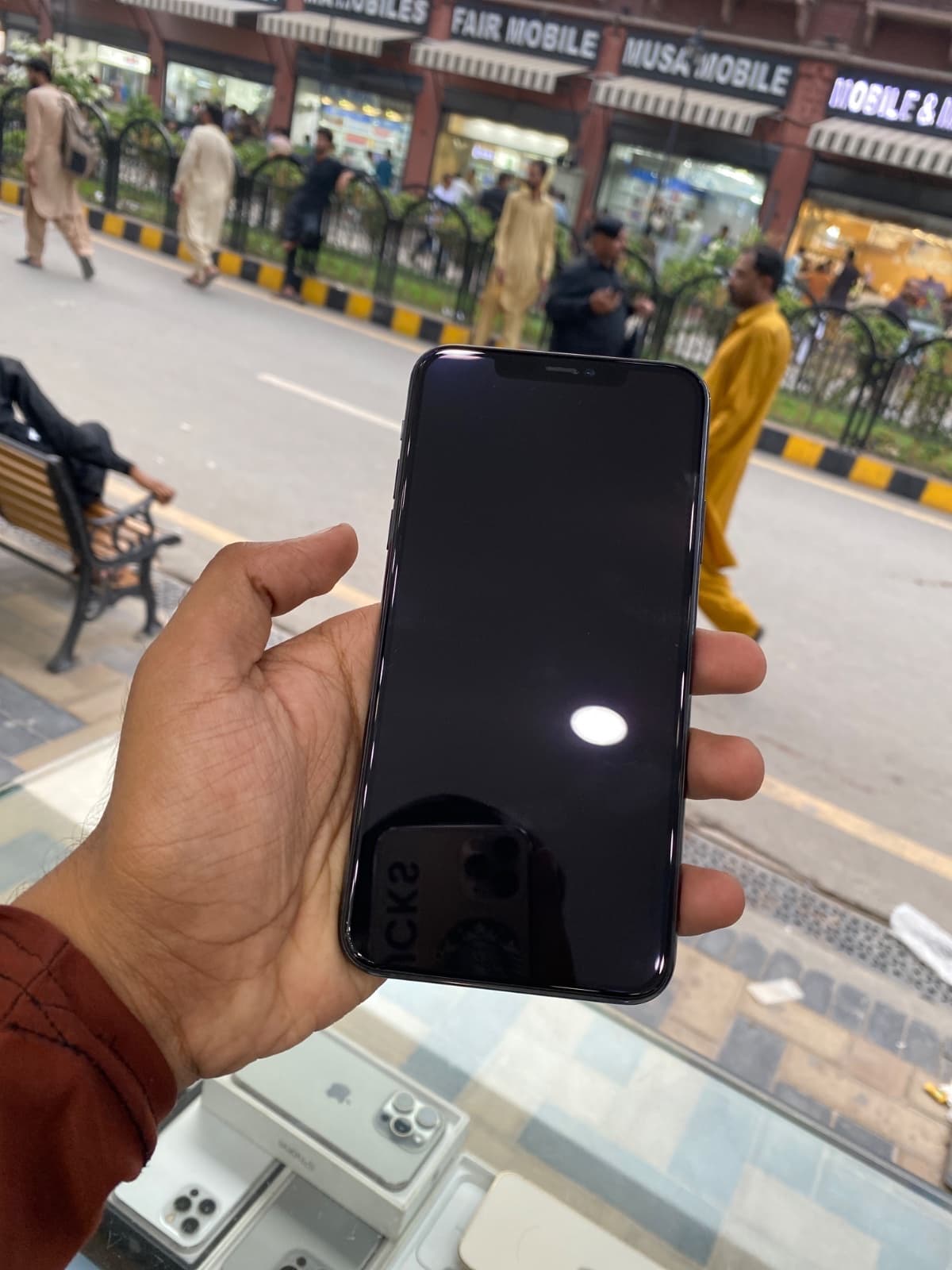 Apple iPhone 11 Pro Max 256GB in Space Gray — photo 2