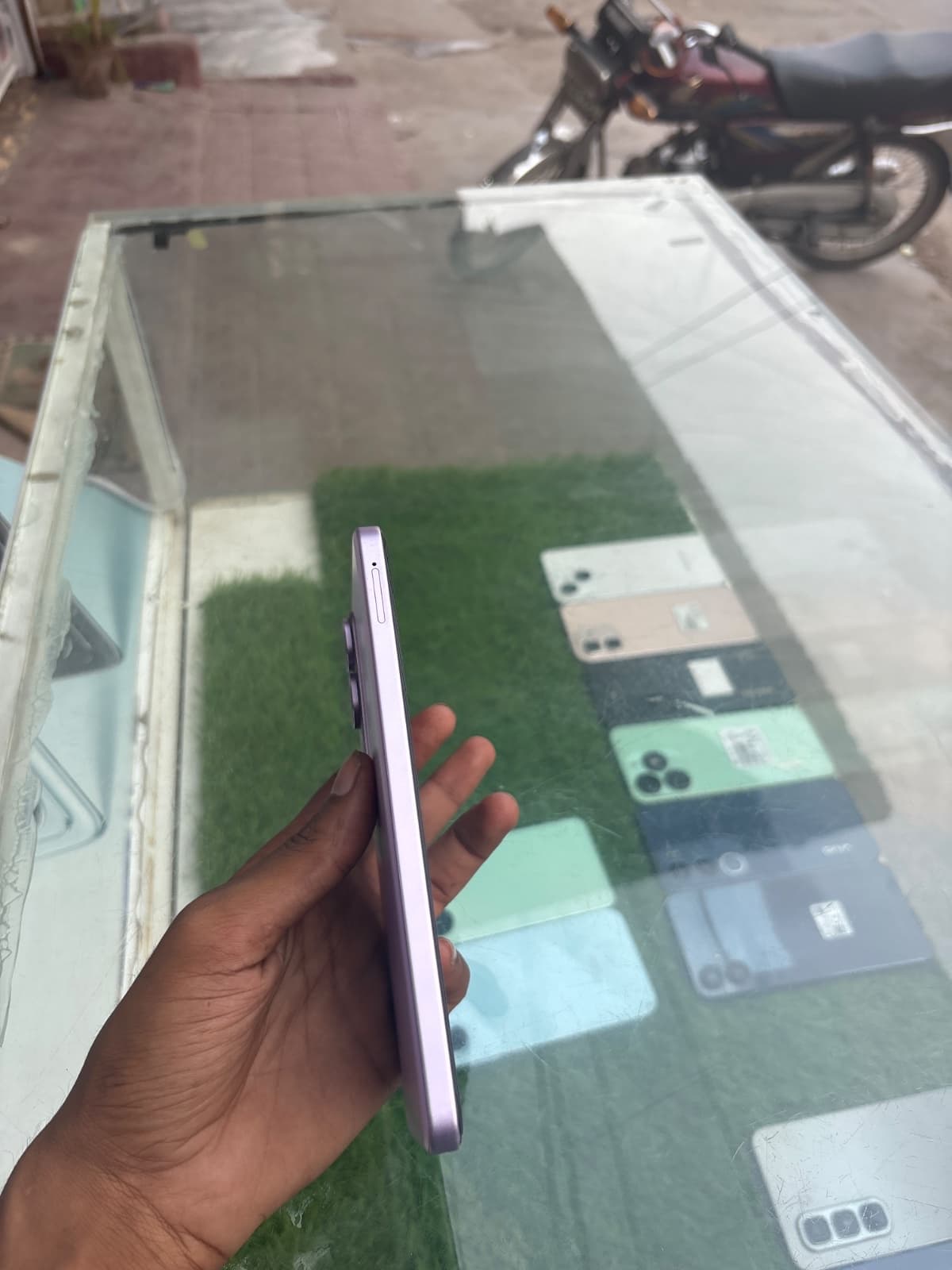 Vivo Y21d 6GB / 128GB in Lavender Purple — photo 3