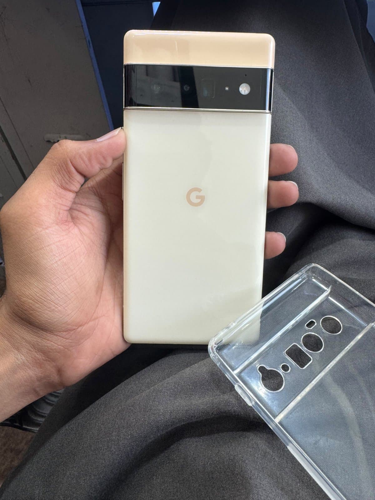 Google Pixel 6 Pro 12GB / 128GB in Sorta Sunny — photo 1