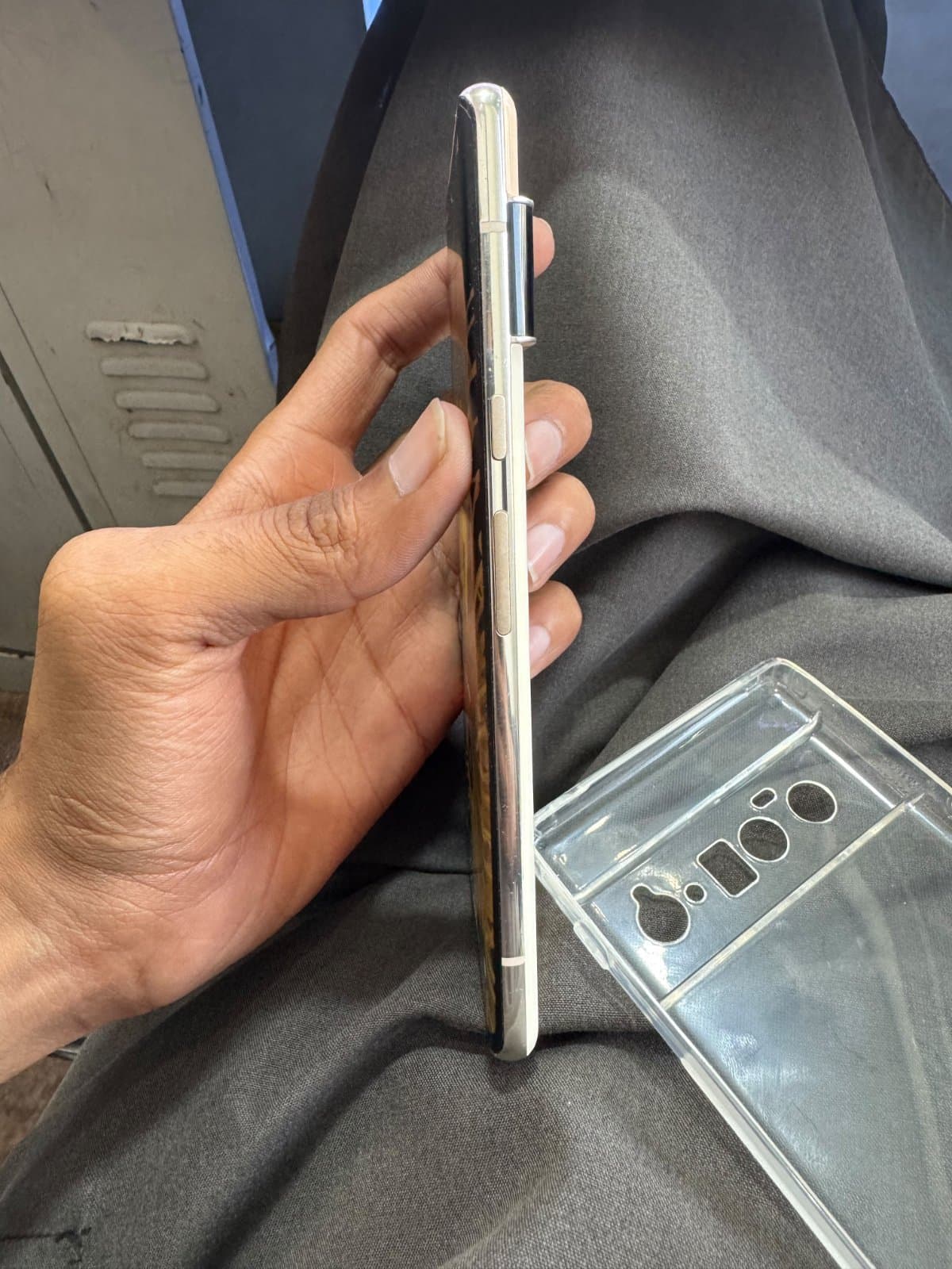 Google Pixel 6 Pro 12GB / 128GB in Sorta Sunny — photo 3