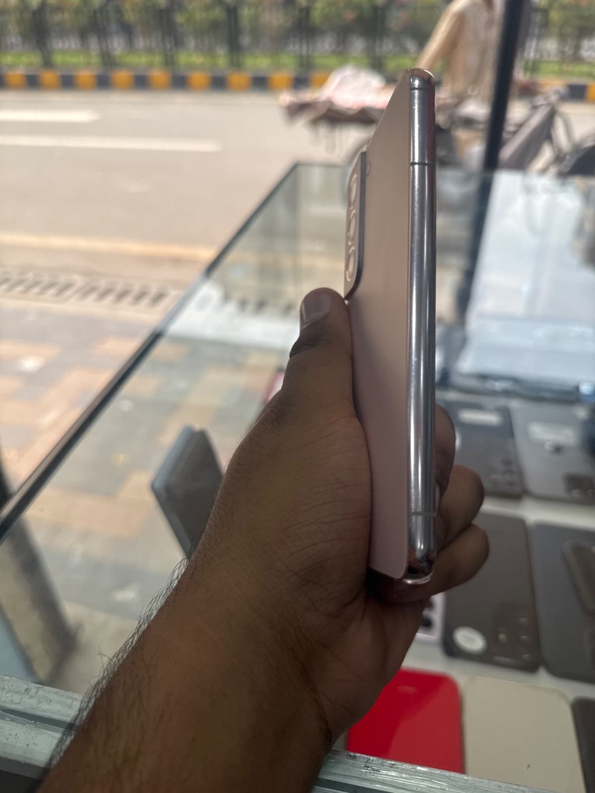 Samsung Galaxy S22 8GB / 128GB in Pink Gold — photo 2