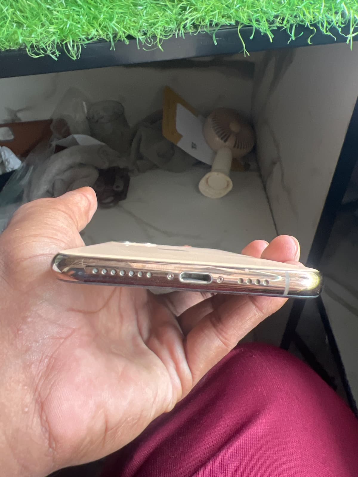 Apple iPhone 11 Pro Max 64GB in Gold — photo 2