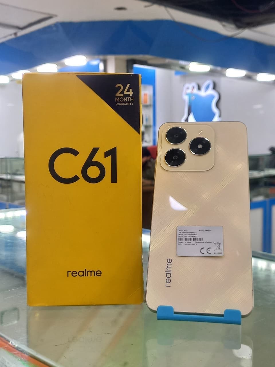 Realme C61 6GB / 128GB in Sparkle Gold — photo 2