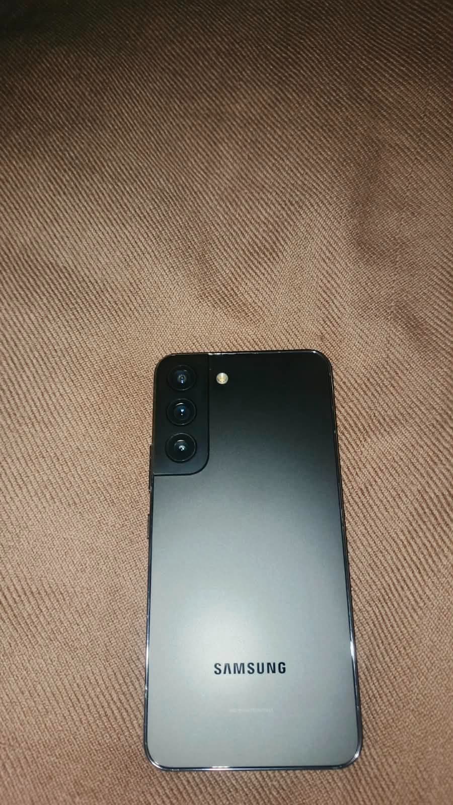 Samsung Galaxy S22 8GB / 256GB in Phantom Black — photo 1