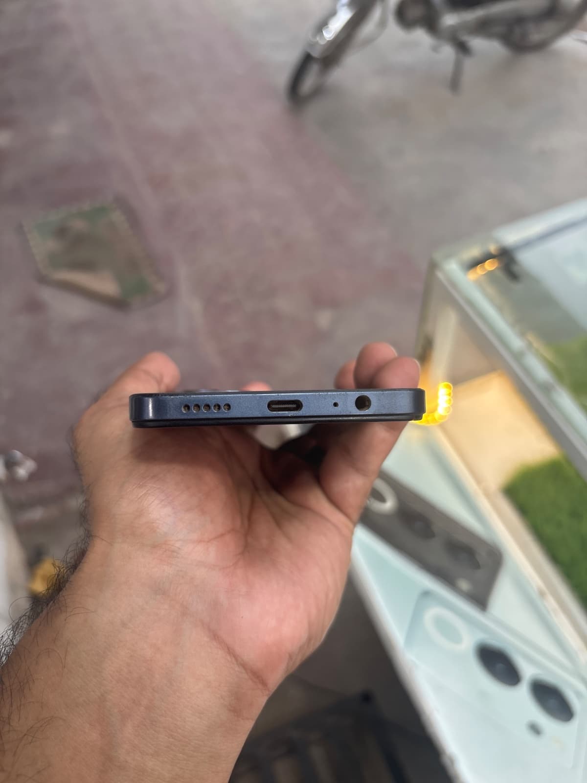 Vivo Y19s 4GB / 128GB in Garnet Black — photo 3