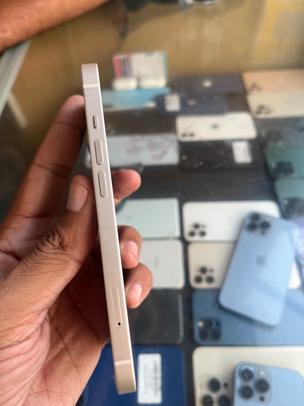Apple iPhone 13 128GB in Starlight — photo 3