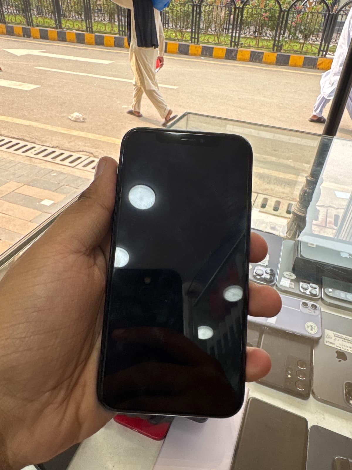 Apple iPhone 11 Pro 64GB in Midnight Green — photo 4