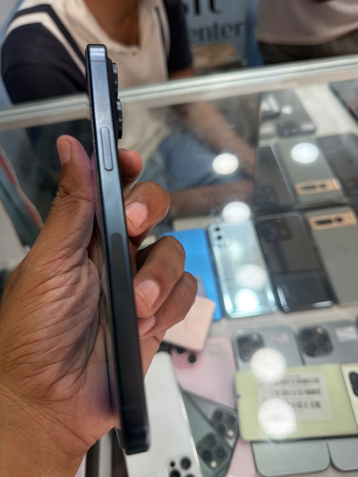 Apple iPhone 15 Pro Max 256GB in Black Titanium — photo 3