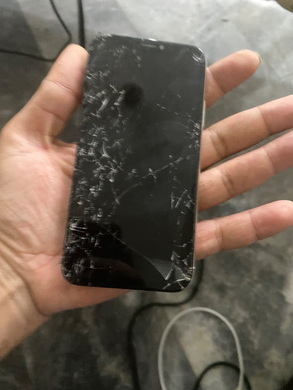 iPhone XS · 64GB