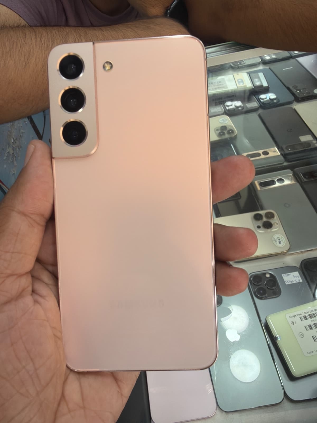 Galaxy S22 · 8GB / 128GB