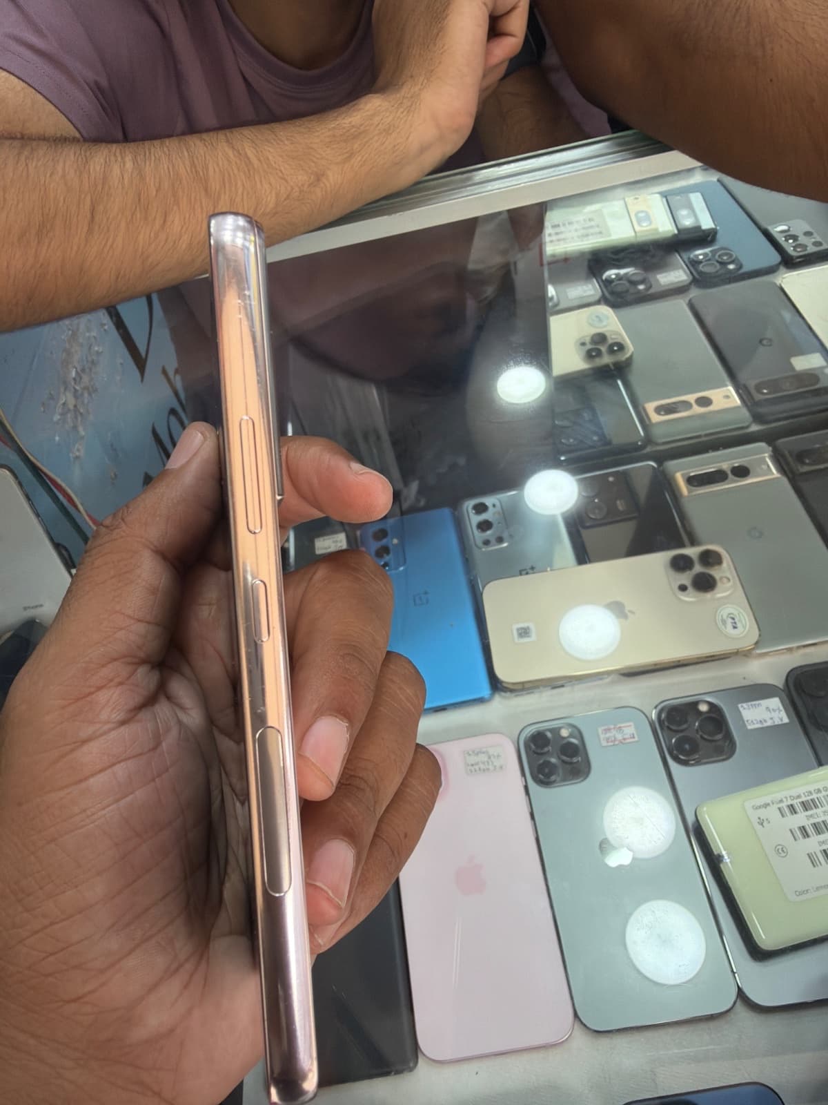 Samsung Galaxy S22 8GB / 128GB in Pink Gold — photo 3