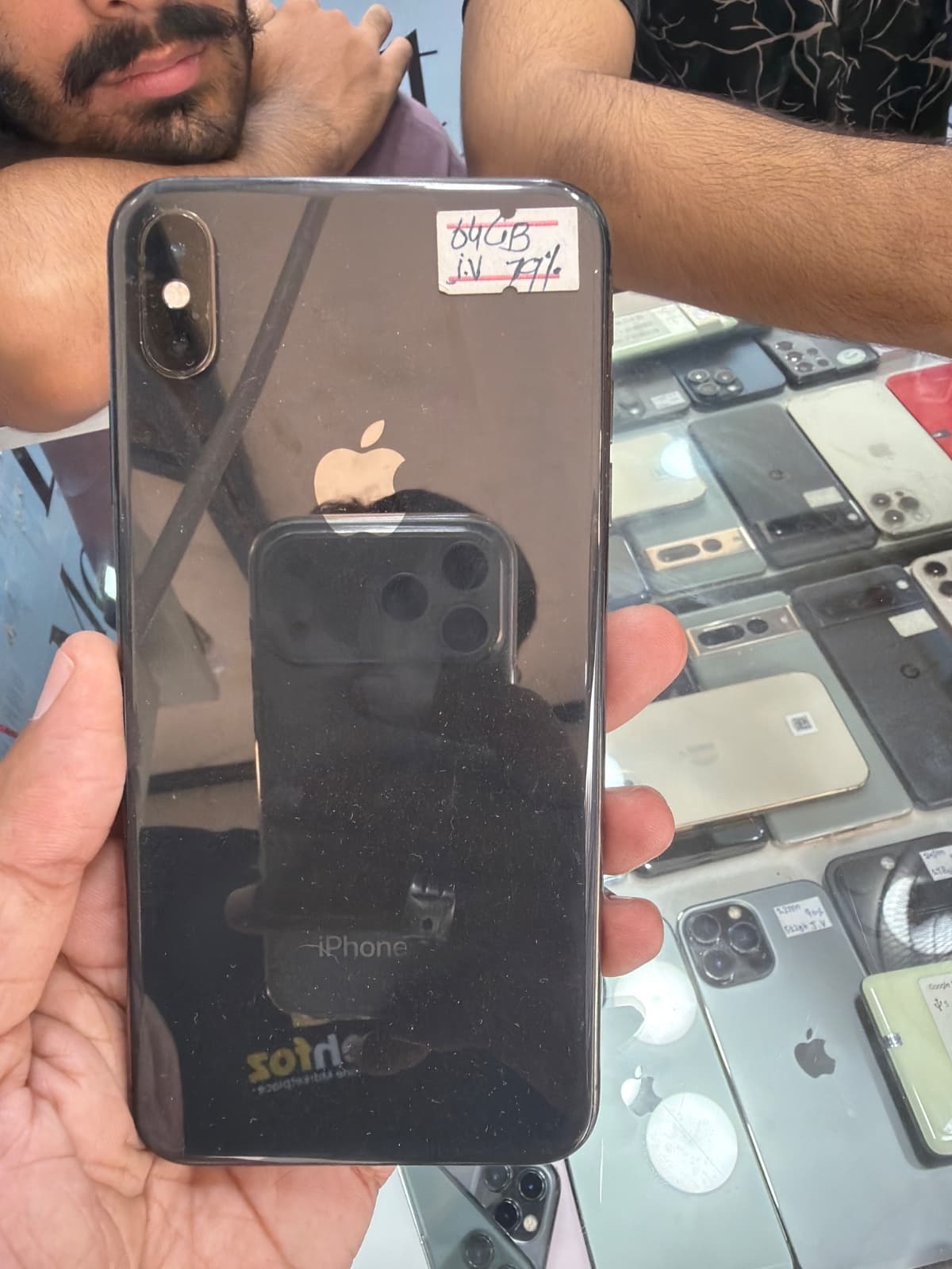 iPhone XS Max · 64GB