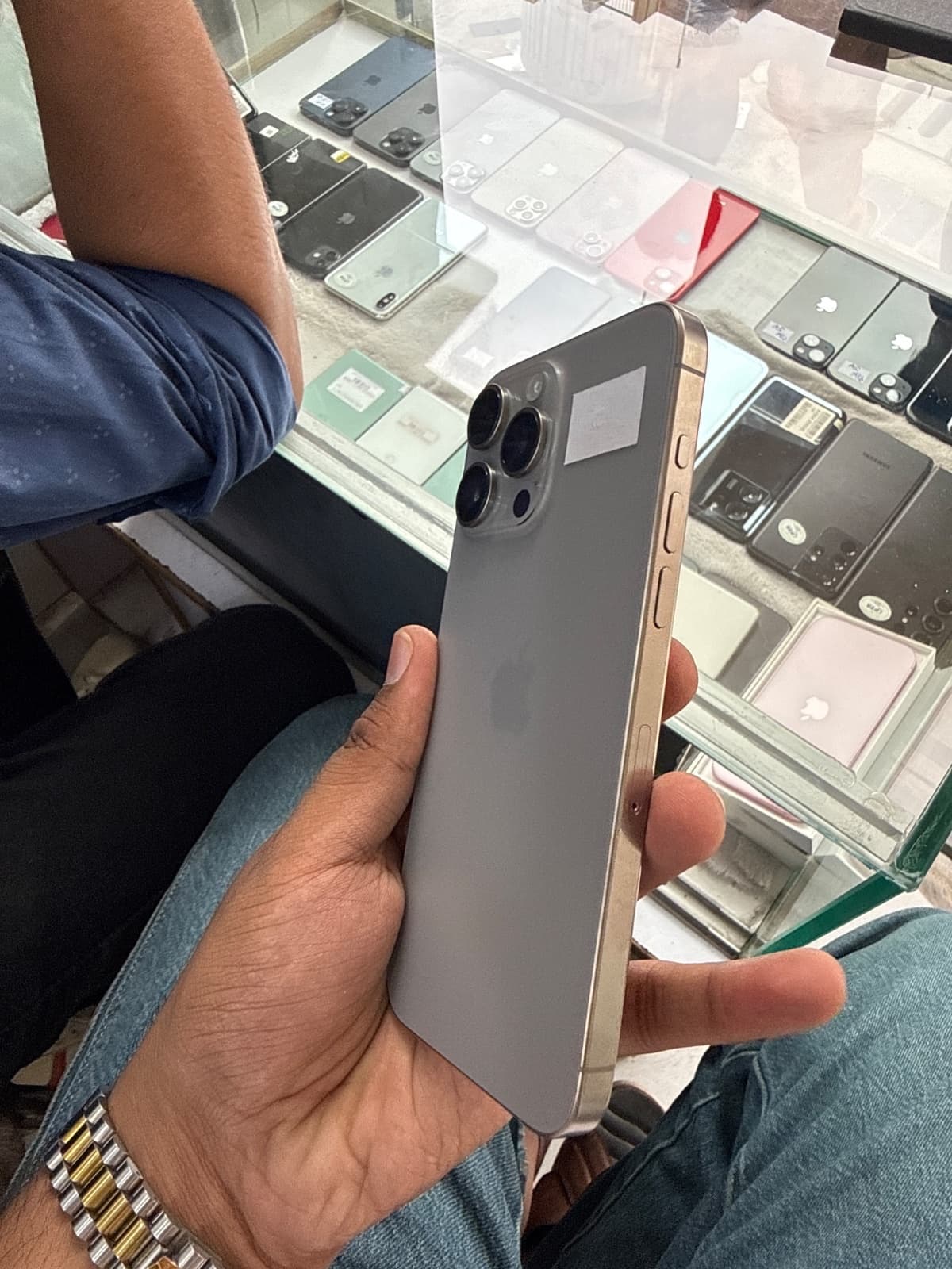 Apple iPhone 15 Pro Max 256GB in Natural Titanium — photo 4