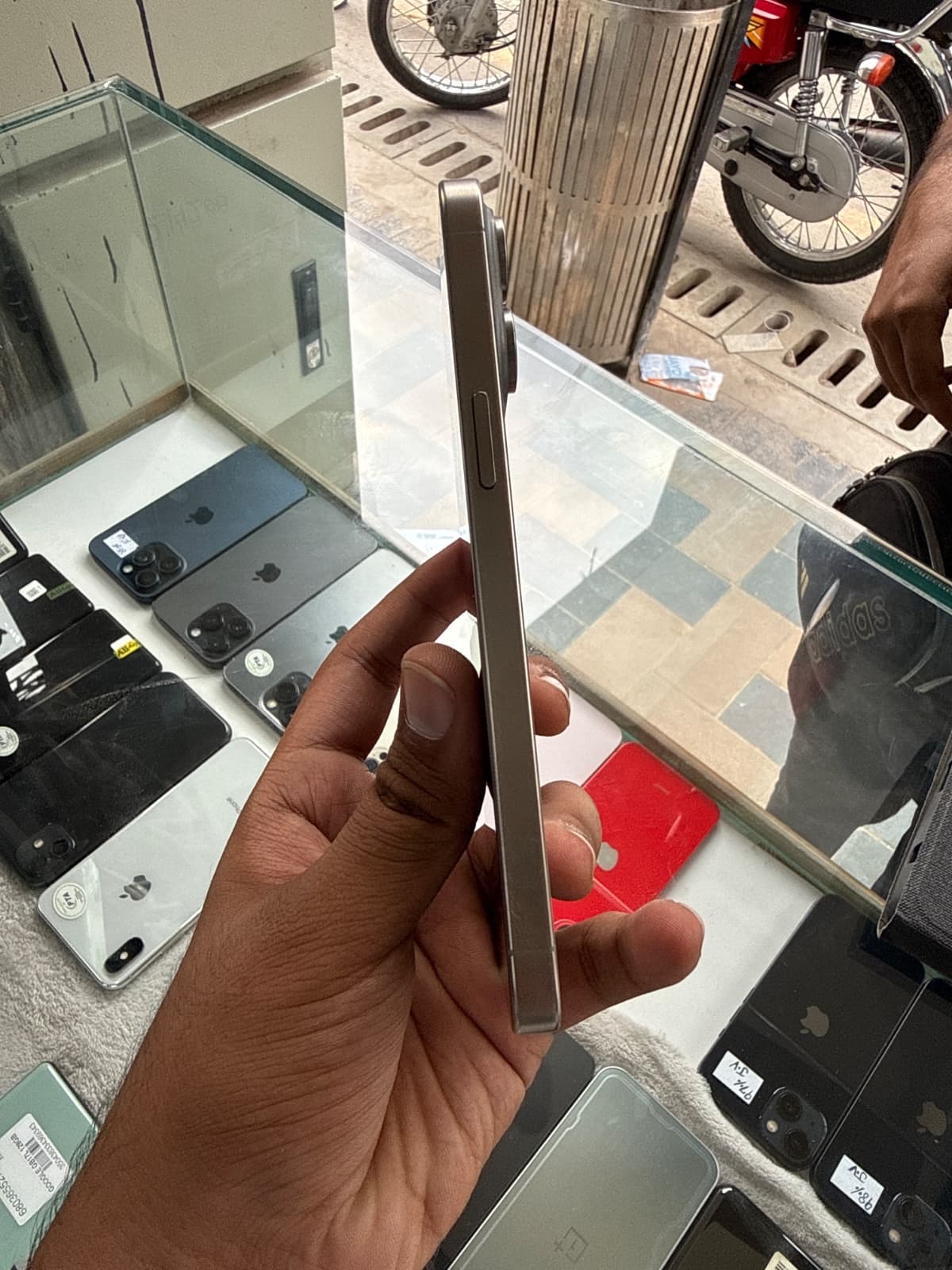 Apple iPhone 15 Pro Max 256GB in Natural Titanium — photo 2