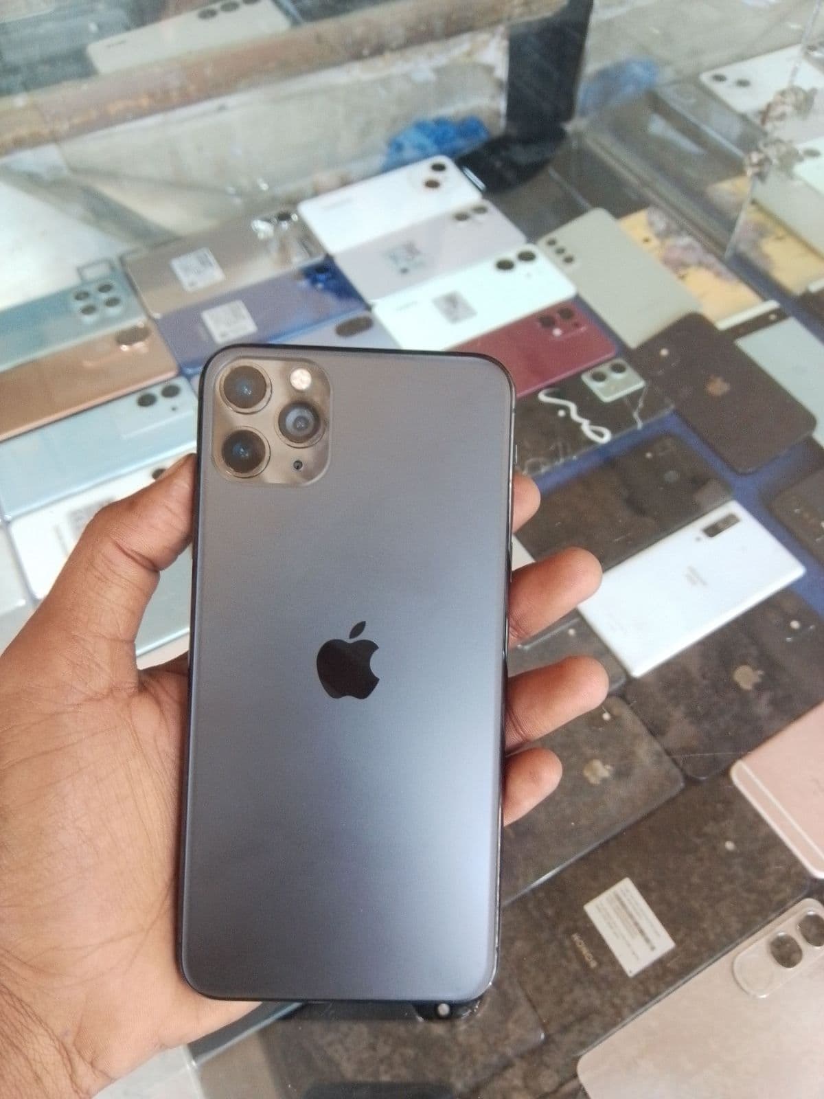 Apple iPhone 11 Pro Max 256GB in Space Gray — photo 1