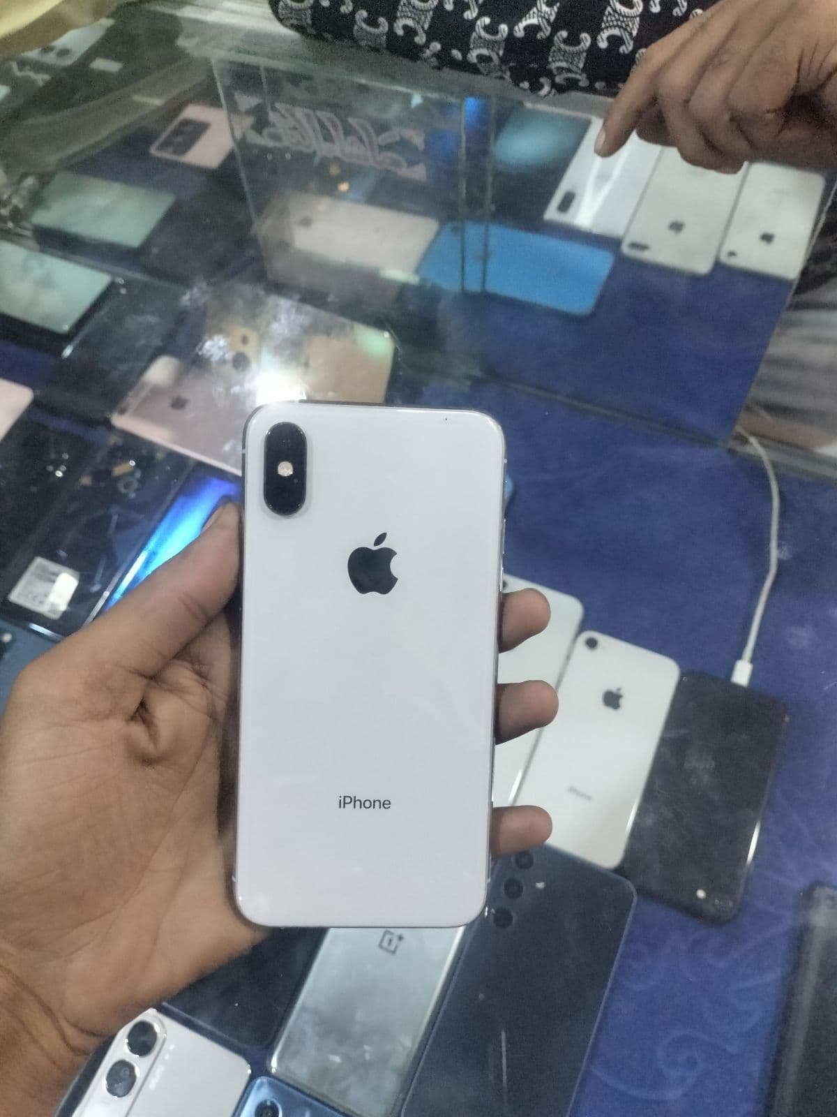 iPhone XS · 64GB