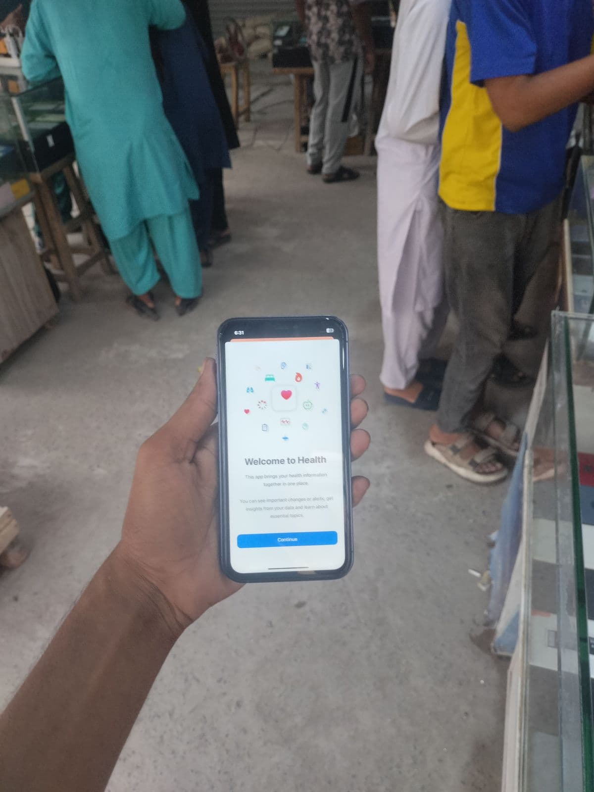 Apple iPhone XR 64GB in Blue — photo 2