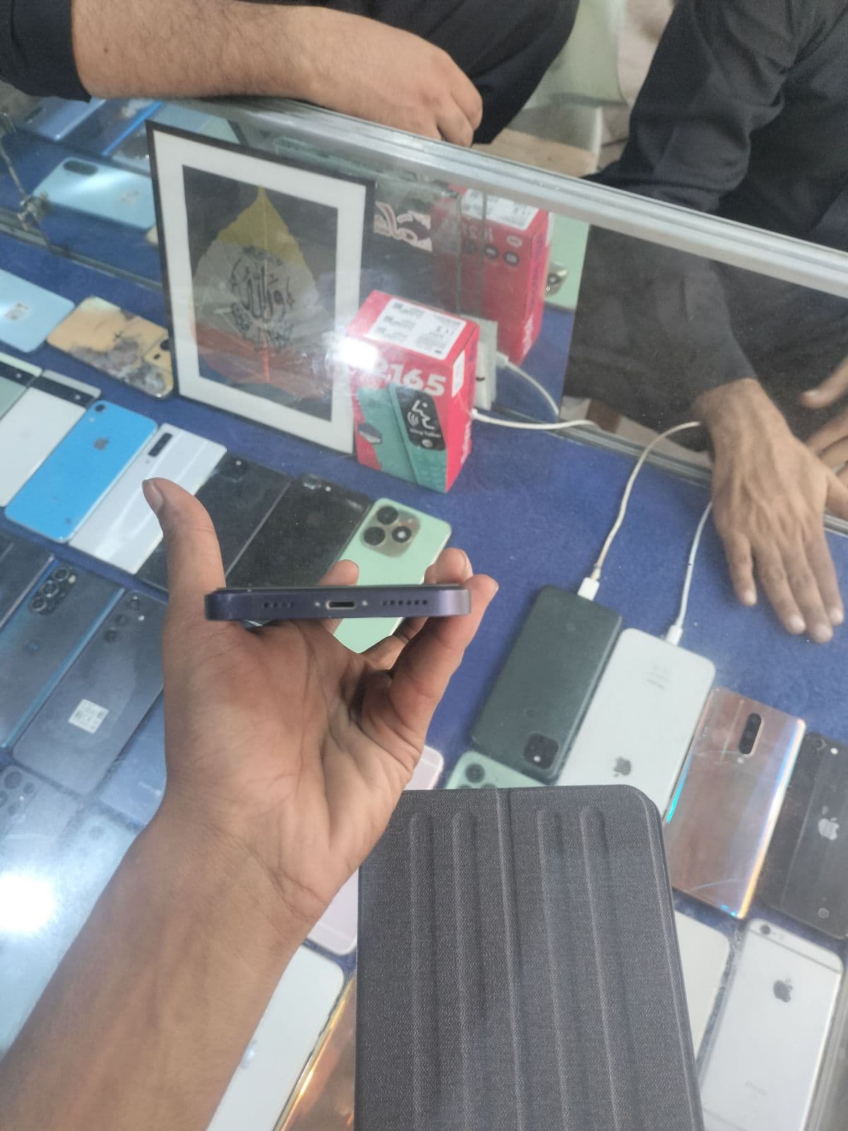 Apple iPhone XR 64GB in Blue — photo 3