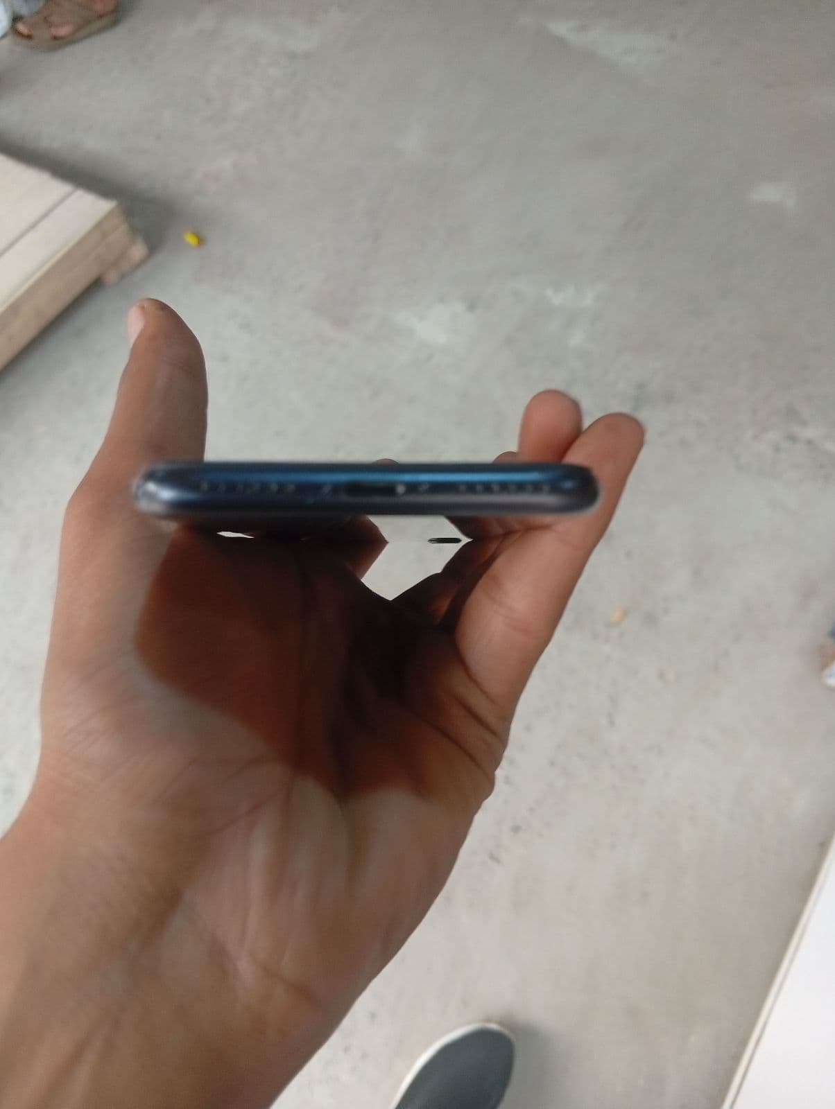 Apple iPhone SE (2020) 64GB in Black — photo 3