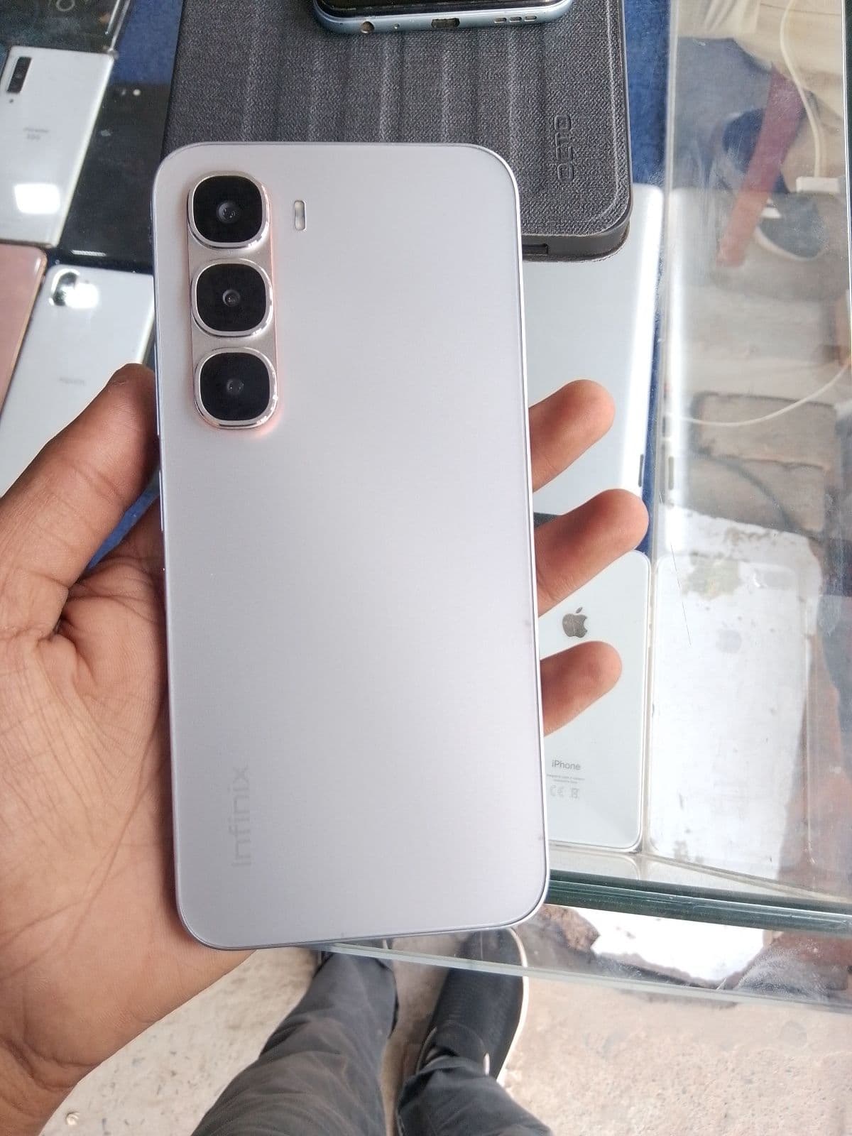 Infinix Hot 60 Pro · 8GB / 128GB