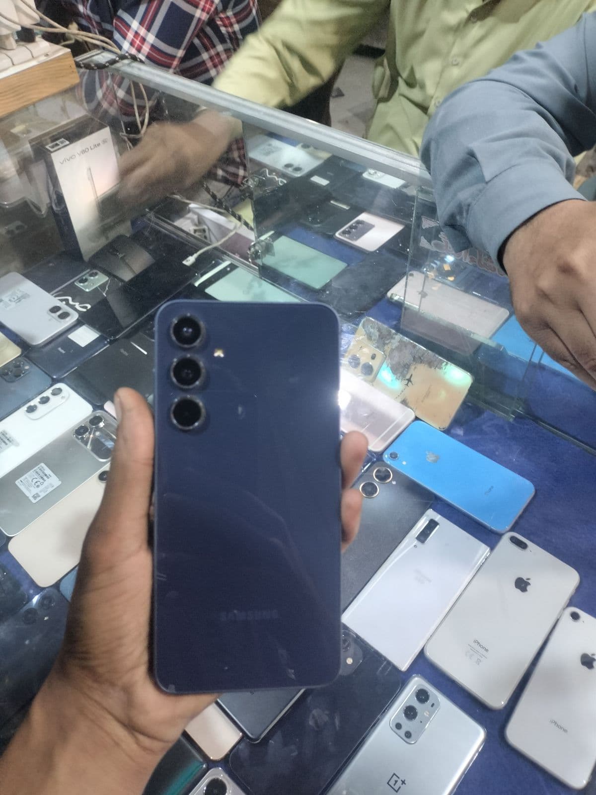 Samsung Galaxy A55 12GB / 256GB in Awesome Navy — photo 4