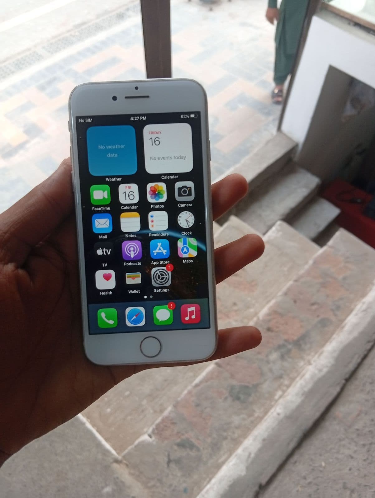 Apple iPhone 8 64GB in Silver — photo 2