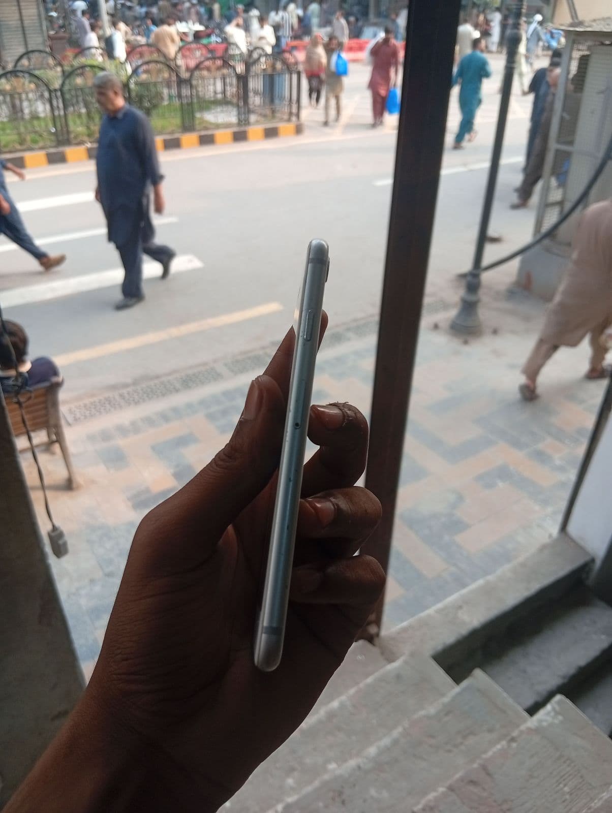 Apple iPhone 8 64GB in Silver — photo 4