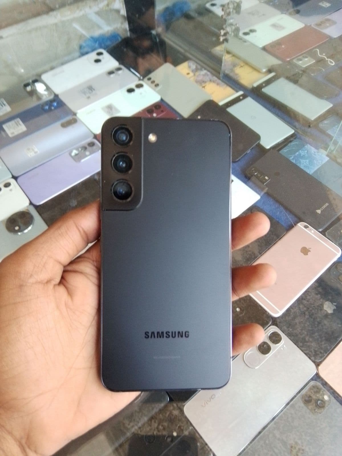 Samsung Galaxy S22 8GB / 128GB in Phantom Black — photo 1
