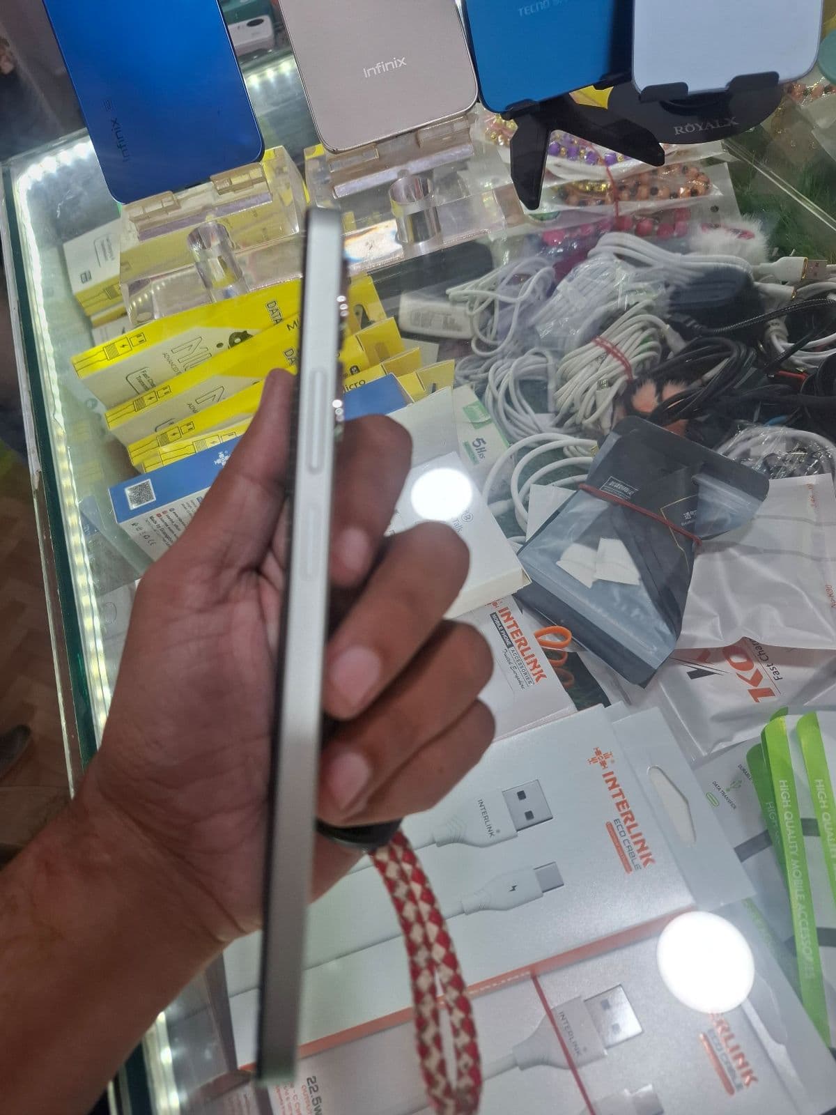 Realme Note 60x 4GB / 128GB in Wilderness Green — photo 3