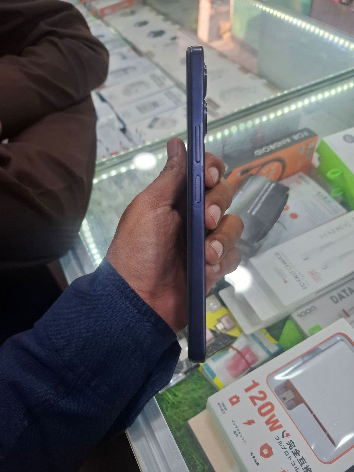 Vivo Y05 4GB / 64GB in Voyage Black — photo 3