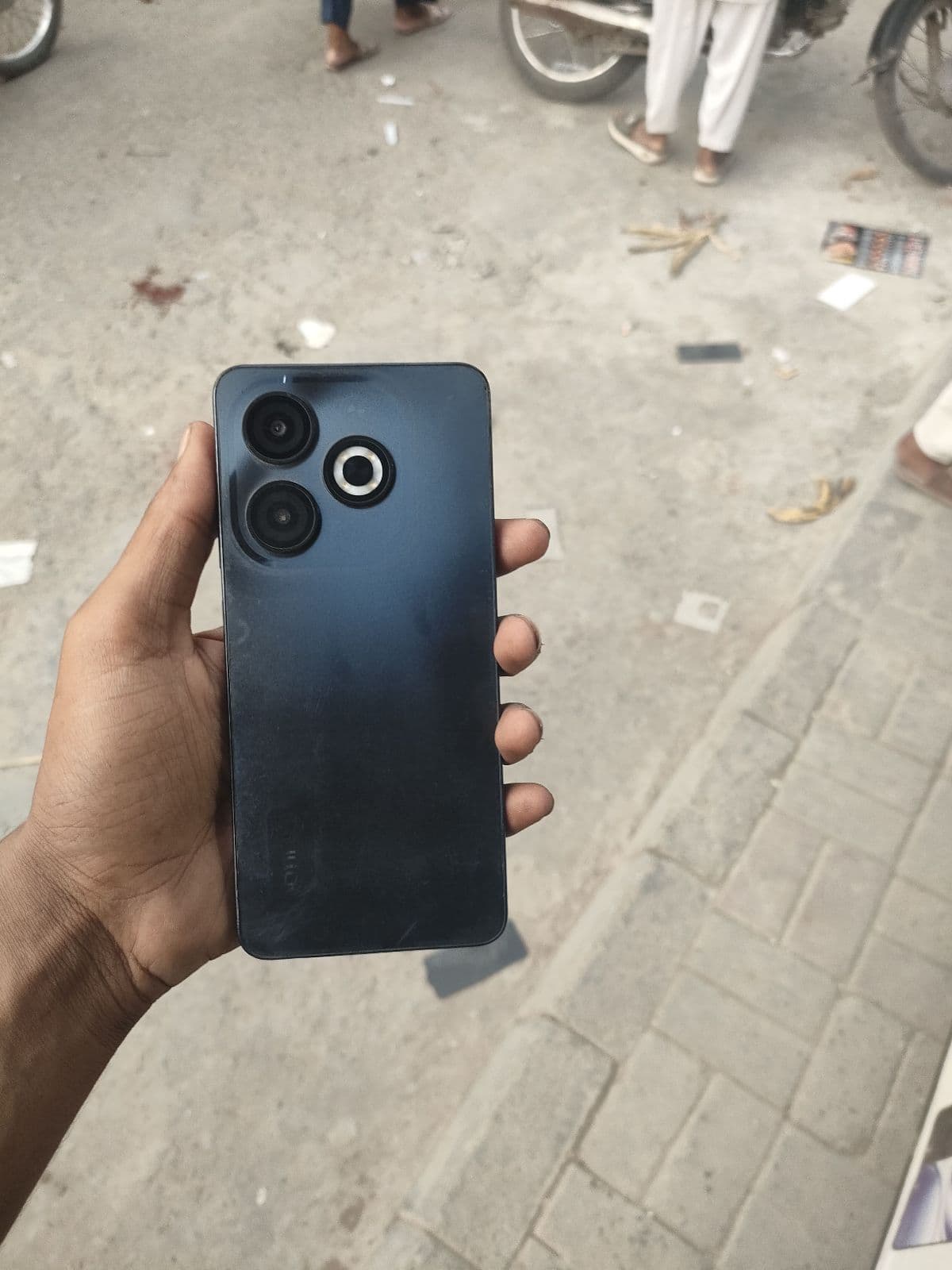 Infinix Smart 8 · 4GB / 64GB