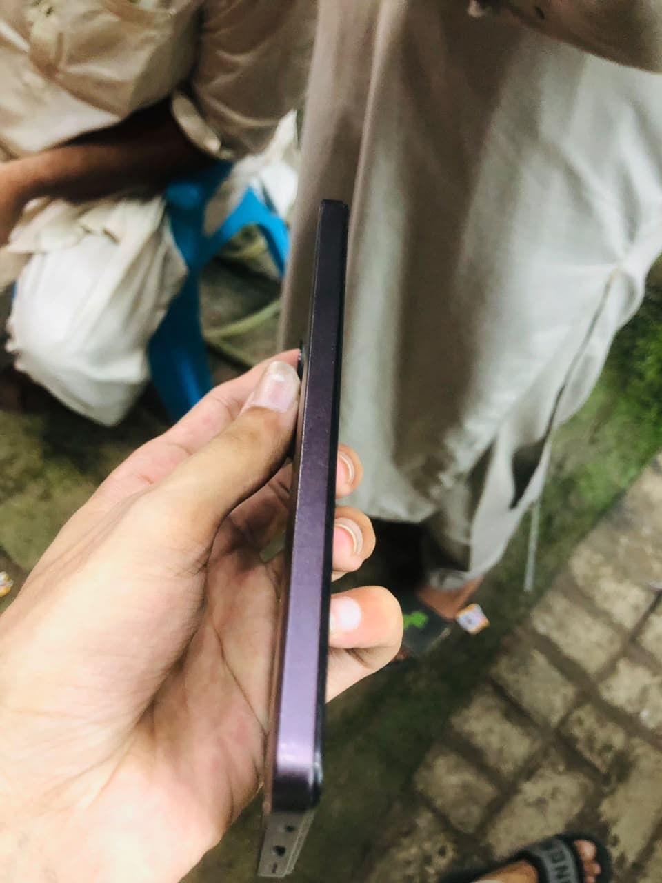 Vivo Y27 6GB / 128GB in Burgundy Black — photo 3
