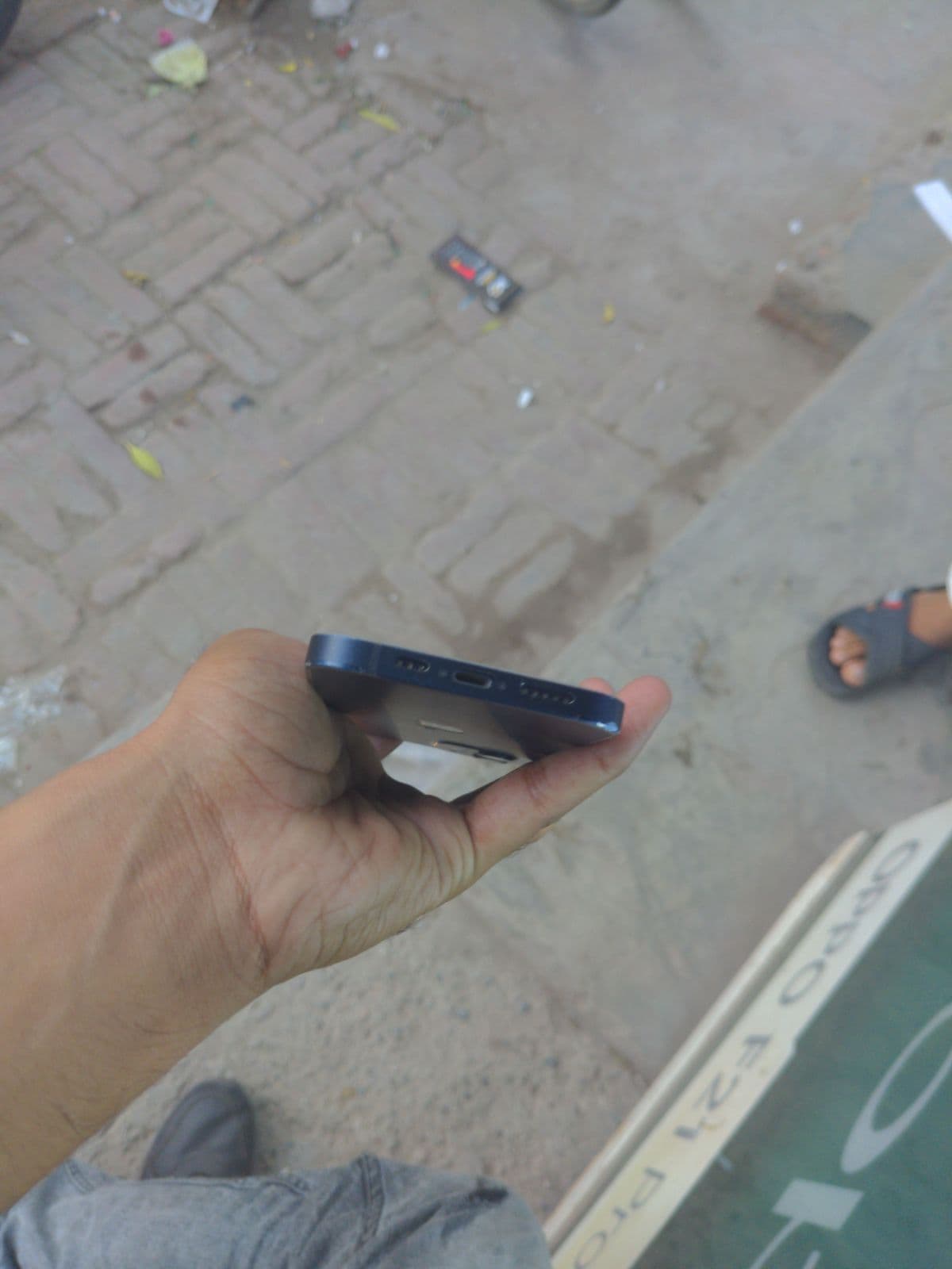 Apple iPhone 12 64GB in Black — photo 3