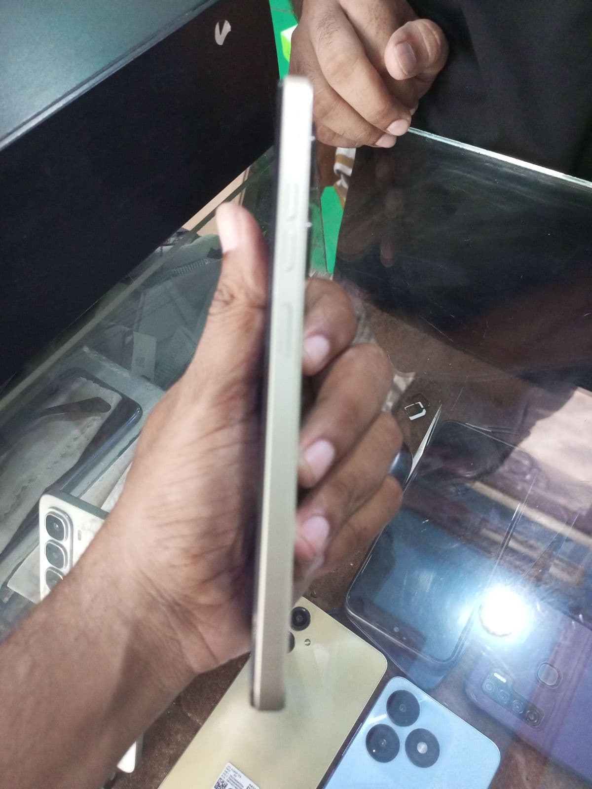 Tecno Spark Go 2024 3GB / 64GB in Magic Skin Green — photo 3