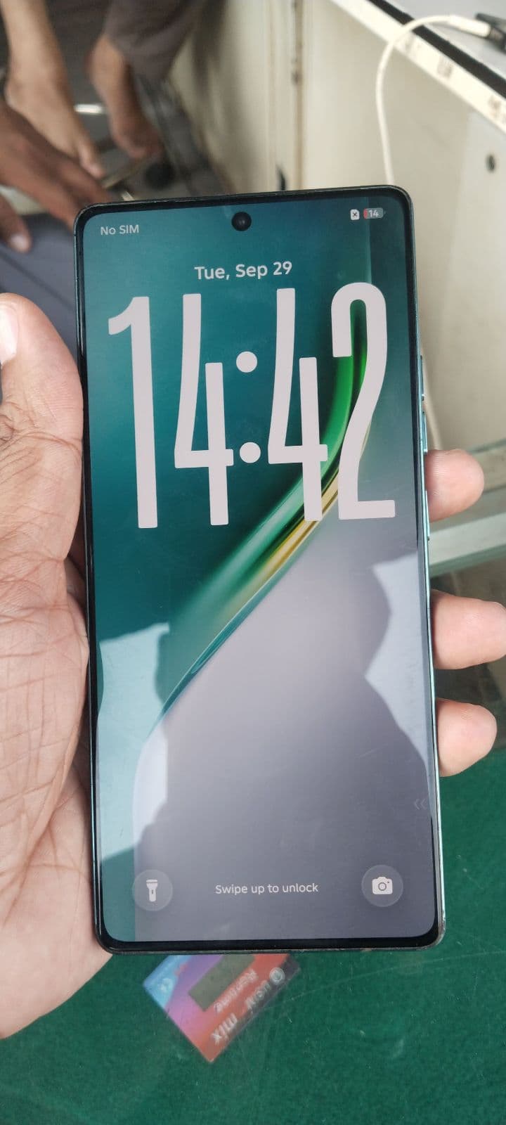 Tecno Camon 40 8GB / 256GB in Emerald Lake Green — photo 2