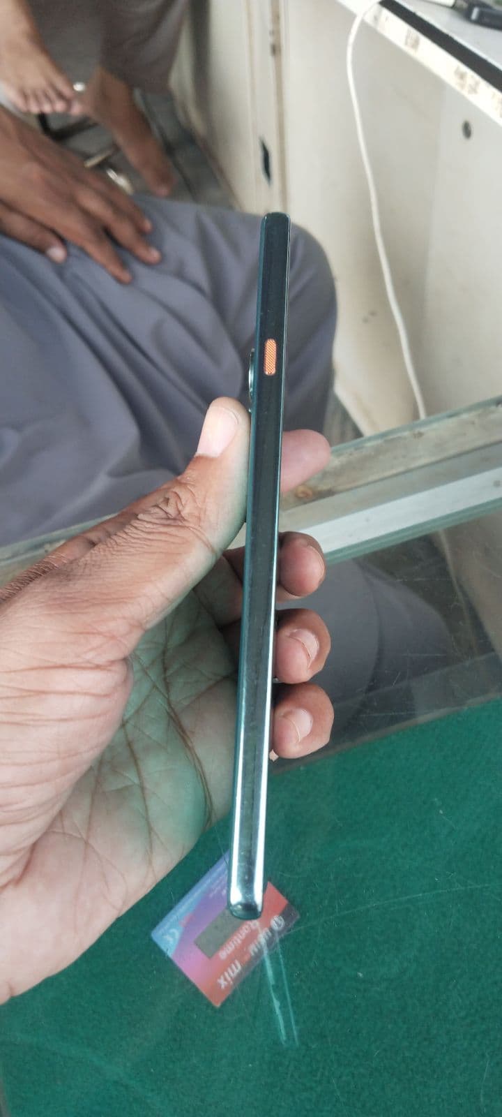 Tecno Camon 40 8GB / 256GB in Emerald Lake Green — photo 4