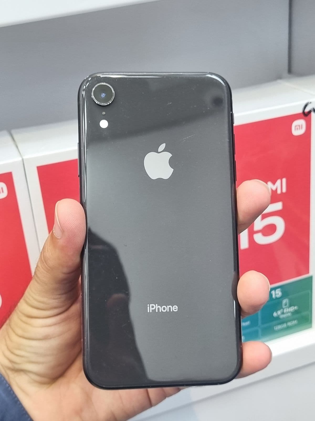 iPhone XR · 64GB